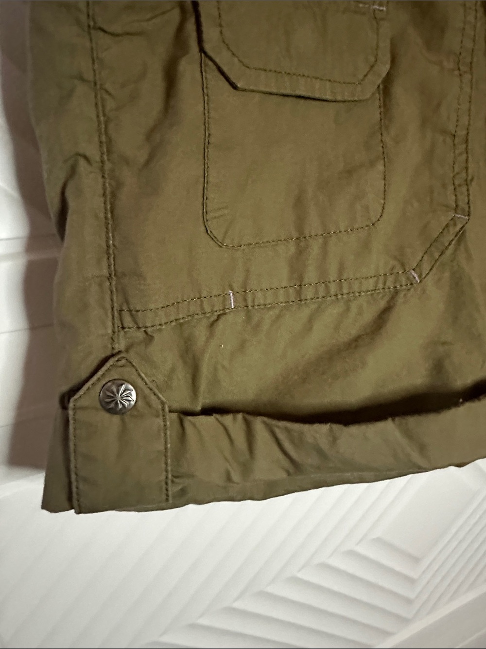 Athleta Olive Green Cargo Roll-Cuff Shorts - Picture 5 of 9